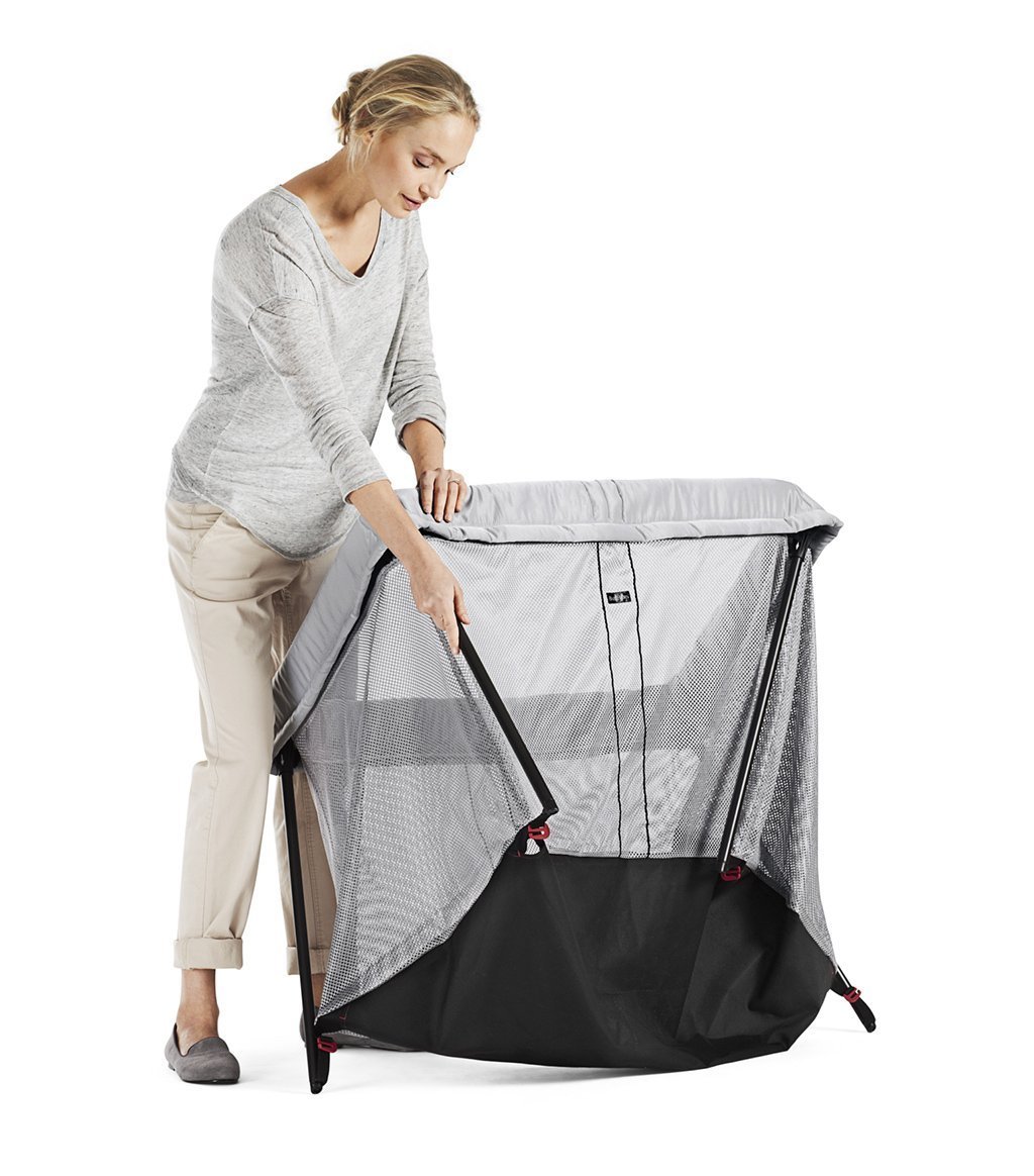 Кровать манеж для путешествий BabyBjorn Travel cot Light Mesh silver 040248