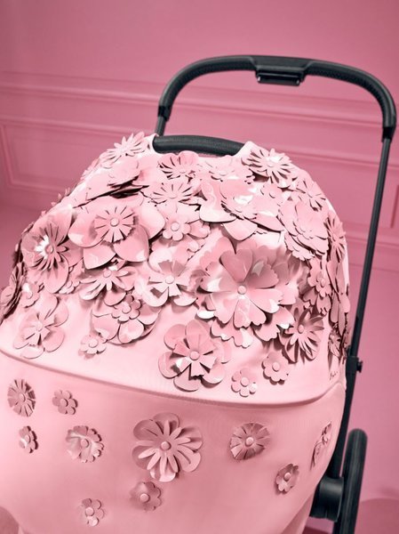 Cybex Priam Pale Blush Simply Flowers + Matt black frame Kulbu Rati