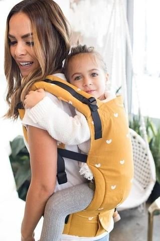 Ķengursoma Tula Free-to-Grow Baby Carrier Play