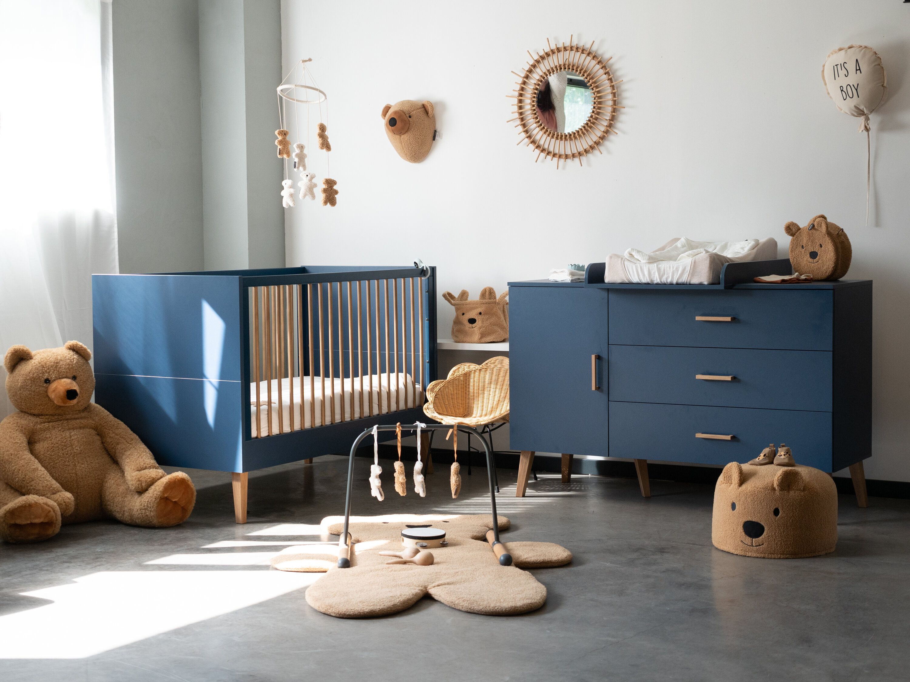 Kumode ar pārtinamo galdiņu Childhome Bold Blue