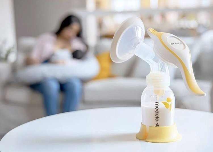 Ручной молокоотсос Medela Harmony Flex