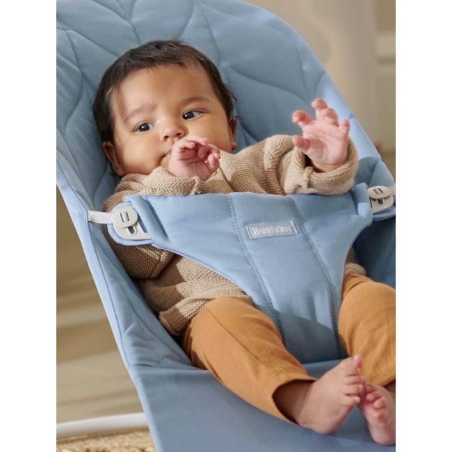 Шезлонг BabyBjorn Bouncer Bliss Blue Petal quilt 006123