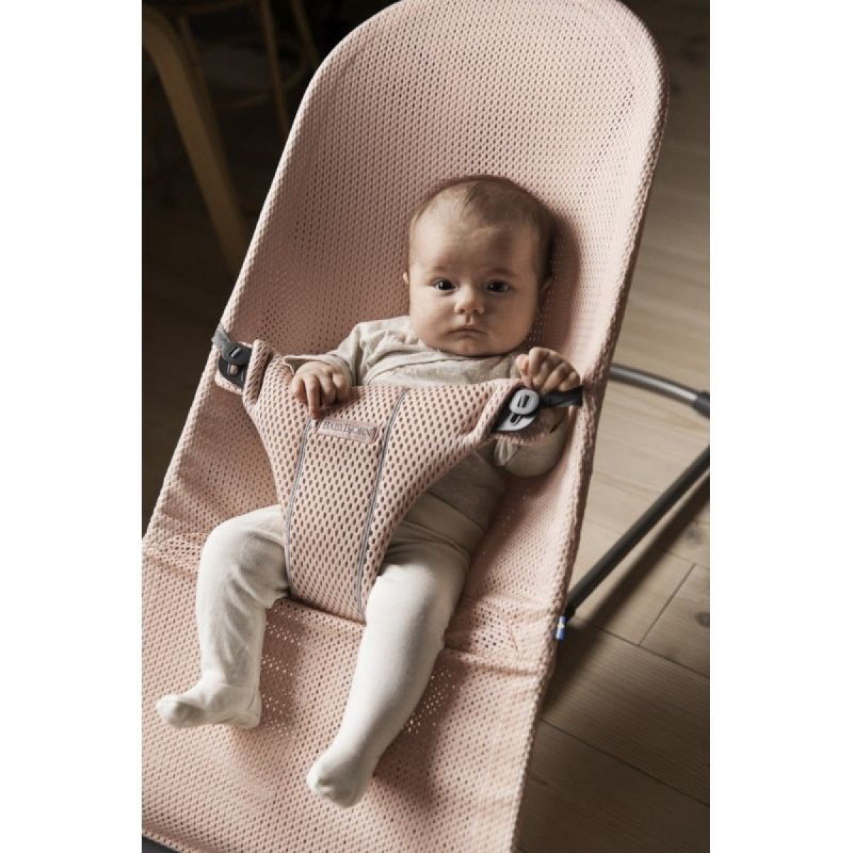 Шезлонг BabyBjorn Bouncer Bliss Mesh pearly pink 006001