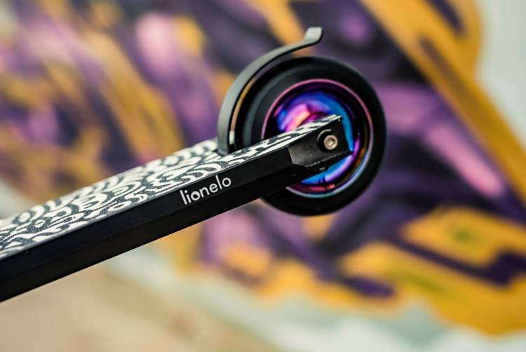 Triku Skrejritenis Lionelo Whizz Neo Black Carbon