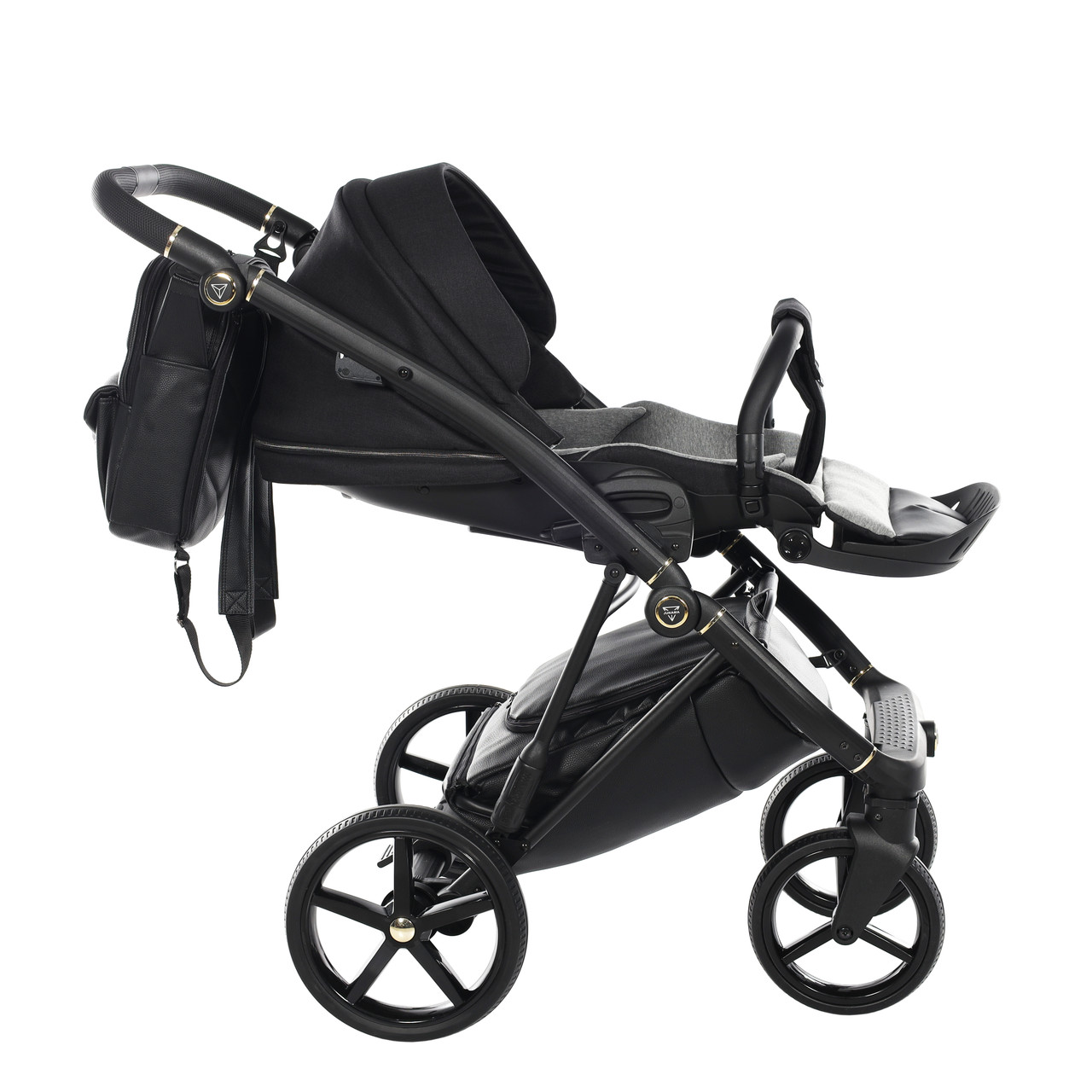 Junama Air 03 Black Коляска 2in1