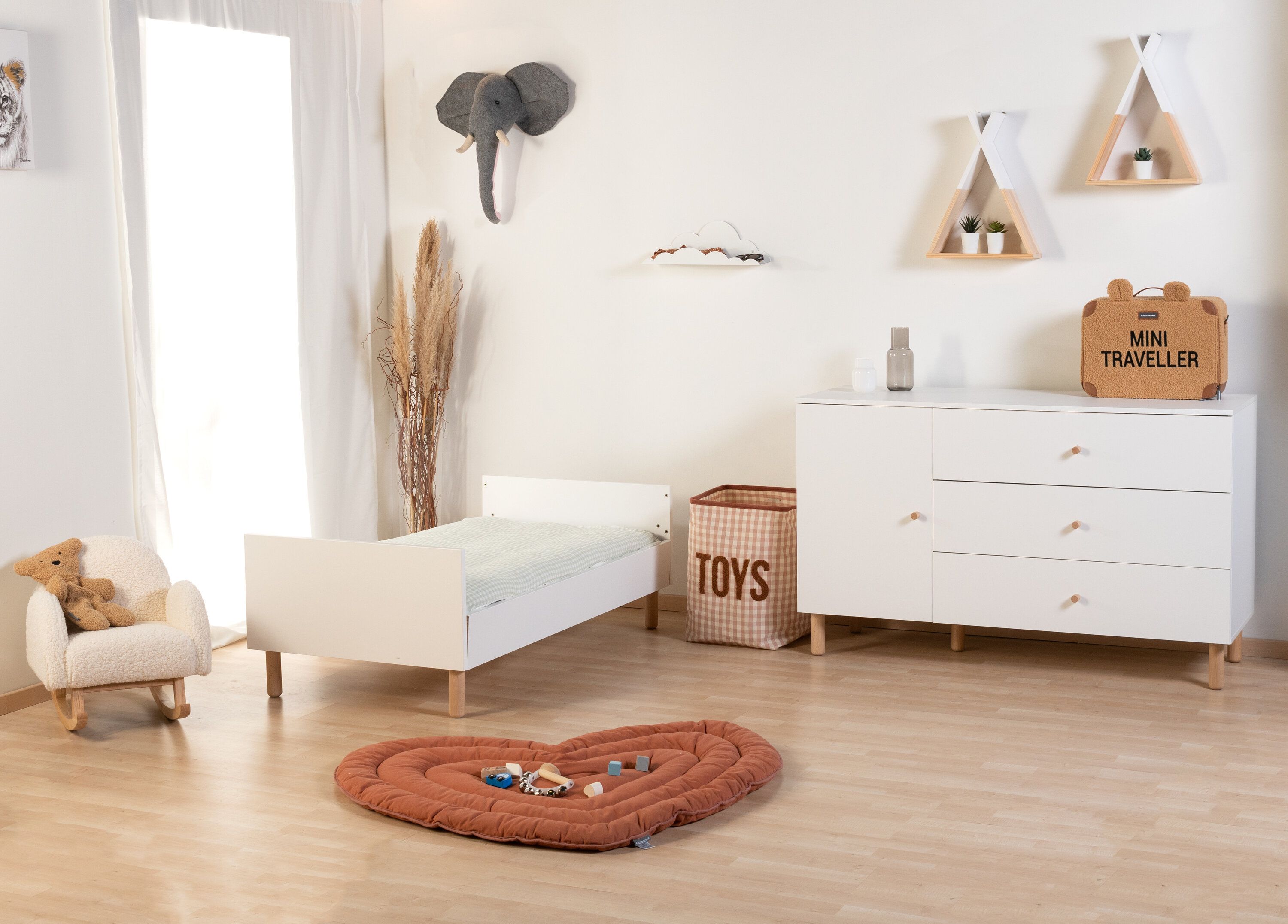 Kumode ar pārtinamo galdiņu Childhome Wonder White