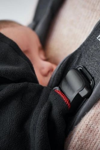 BabyBjorn CITY black Ķengursomu siltais konvertiņš