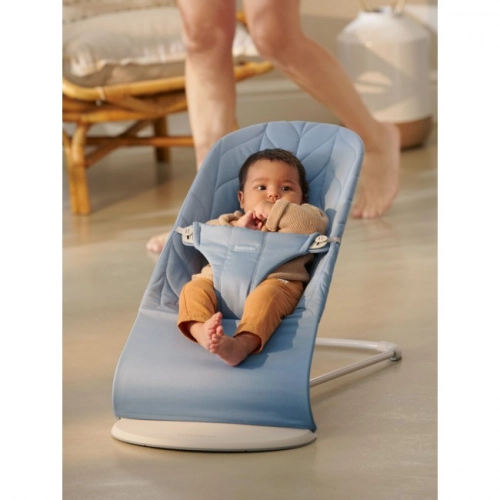 Šūpuļkrēsliņš BabyBjorn Bouncer Bliss Blue Petal quilt 006123