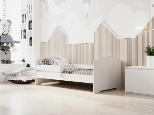 Детская кровать LUK 140x70 с бортиком