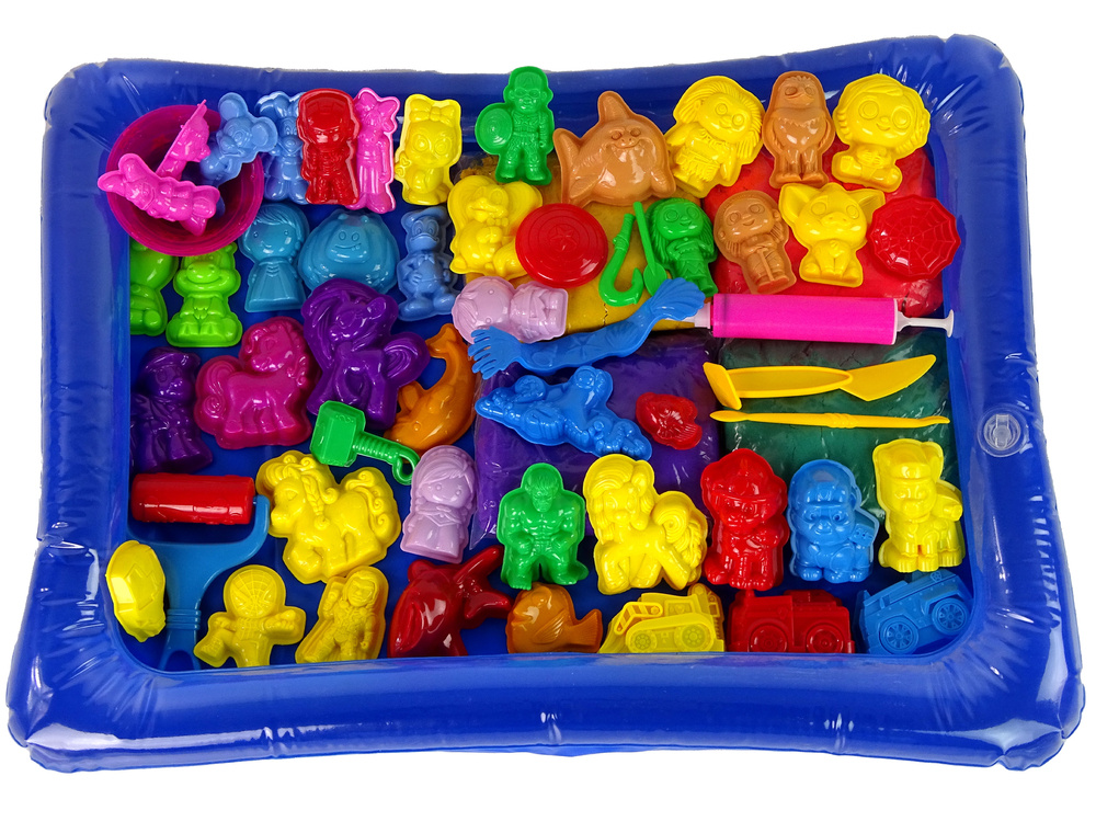 Kinetic Sand Set with Molds