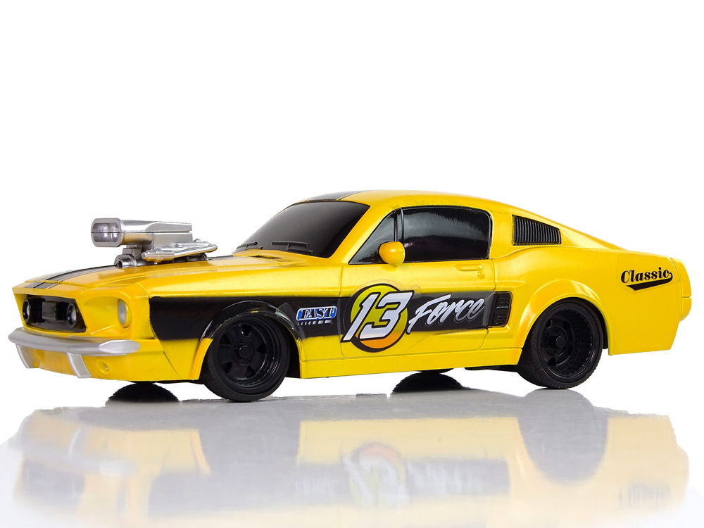 Радиоуправляемая машина на пульте Sports Car Classic 1:20 Yellow Pilot