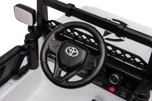 Divvietīgs bērnu elektromobilis Toyota FJ White 4x4