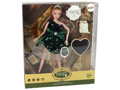 Lelle Emily ar baltu kaķēnu