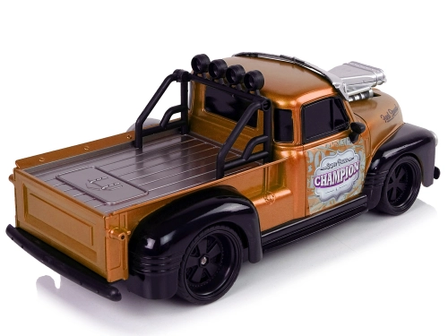 Radiovadāmā mašīna ar pulti 1:18 Pick-up Brown