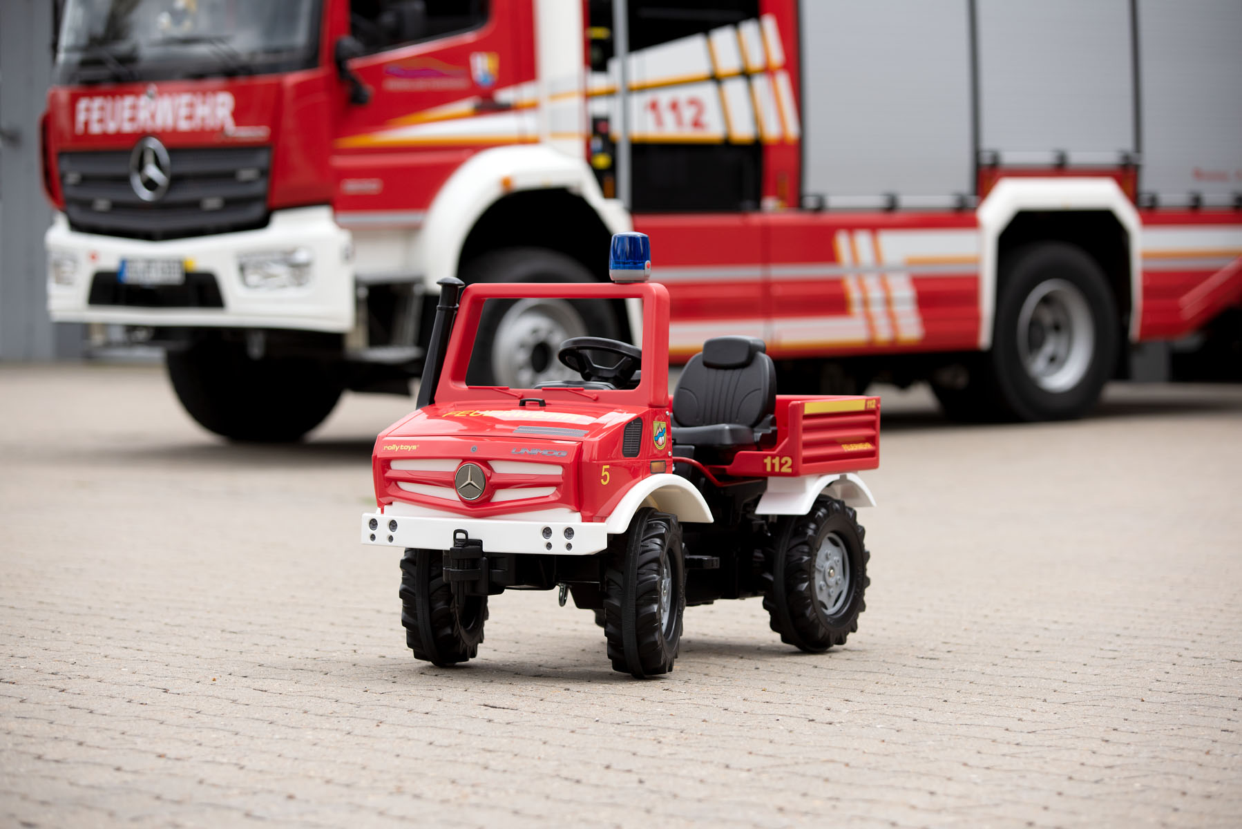 Ugunsdzēsēju mašīna ar pedāļiem RollyUnimog Fire 038220