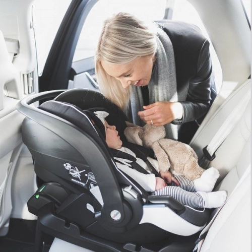 BeSafe iZi Go Modular i-Size WE Black Cab Bērnu autosēdeklis 0-13 kg