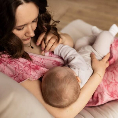 Eevi Emily Koszula Ciążowa Różowa w Kwiaty Rozmiar S