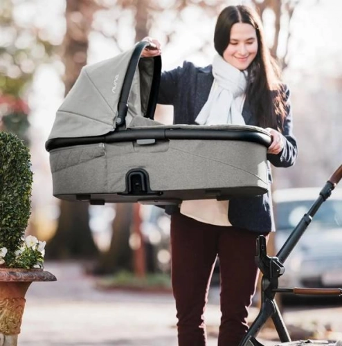Nuna Demi Grow Gondola Caviar