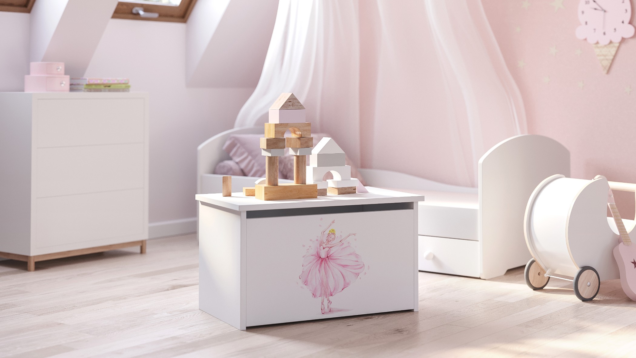 Daria toy chest - Princess in crown